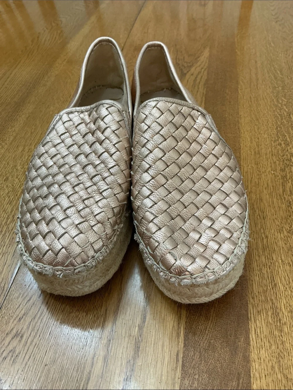 Woman’s Sam Edelman metallic rose gold woven leather Espidrille. Size 8.5.cute!